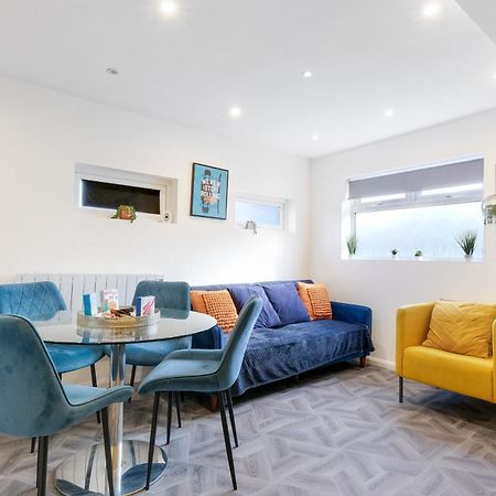 Kings House Apartment Hayes, West London Apt A Northolt  Eksteriør billede