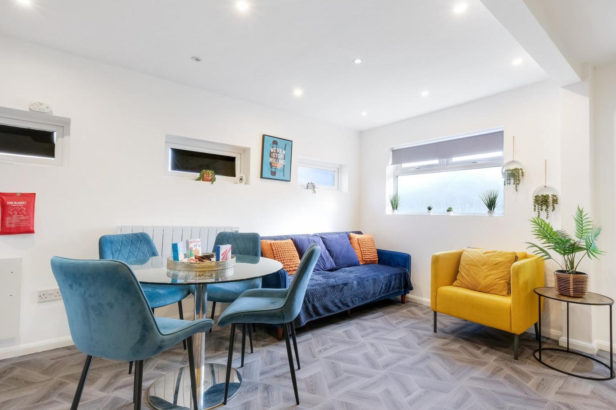Kings House Apartment Hayes, West London Apt A Northolt  Eksteriør billede