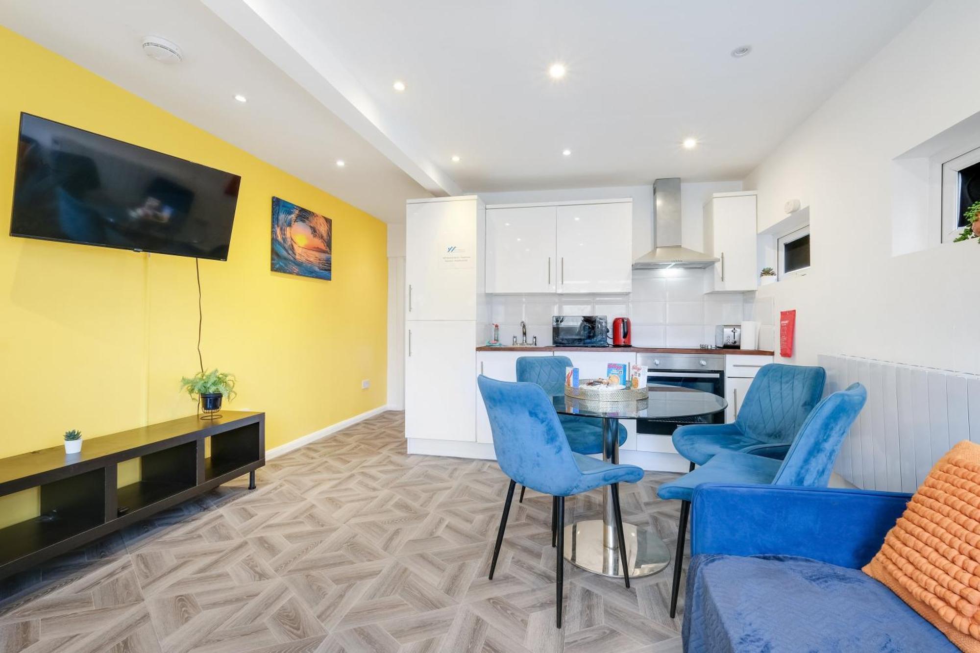 Kings House Apartment Hayes, West London Apt A Northolt  Eksteriør billede