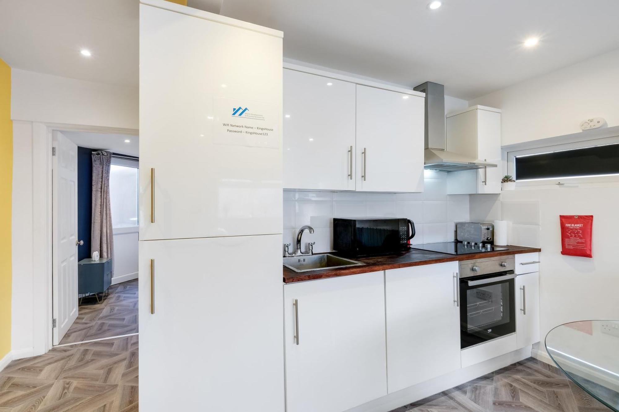 Kings House Apartment Hayes, West London Apt A Northolt  Eksteriør billede